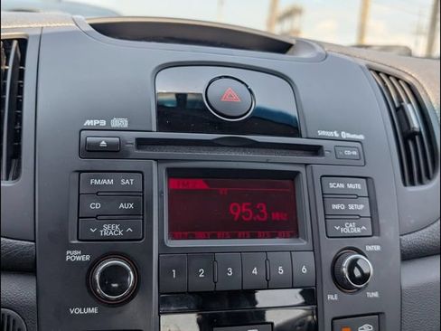 Used 2010 Kia Forte EX FWD image 11