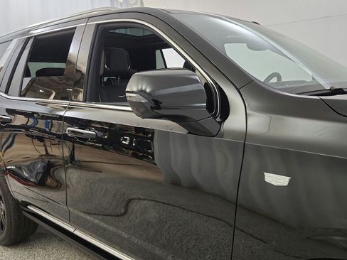 Used 2026 Cadillac Escalade Luxury w/ LPO, Floor Liner Package AWD/4WD image 39