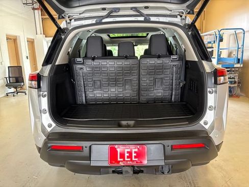 Used 2023 Nissan Pathfinder SV w/ SV Premium Package AWD/4WD image 19