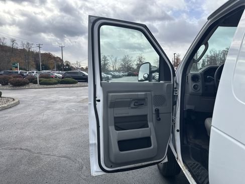 Used 2012 Ford E-150 and Econoline 150 image 11