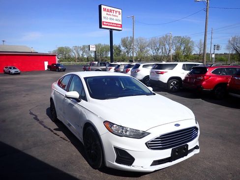 Used 2019 Ford Fusion SE FWD image 1