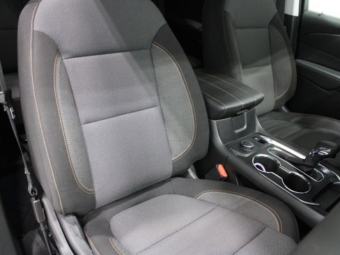 Used 2021 Chevrolet Traverse LT FWD image 30