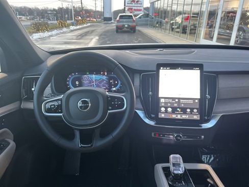 Used 2025 Volvo XC90 B5 Plus image 18