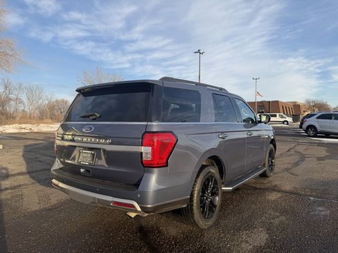 Used 2022 Ford Expedition XLT image 5