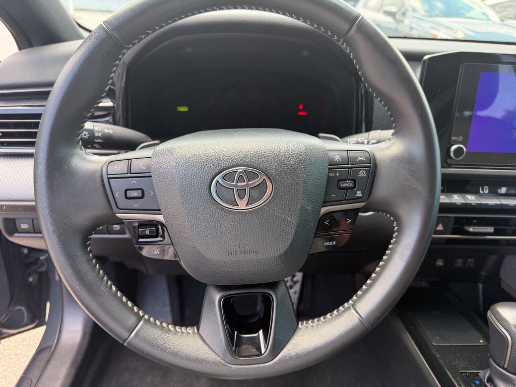 Used 2025 Toyota Camry SE FWD image 24