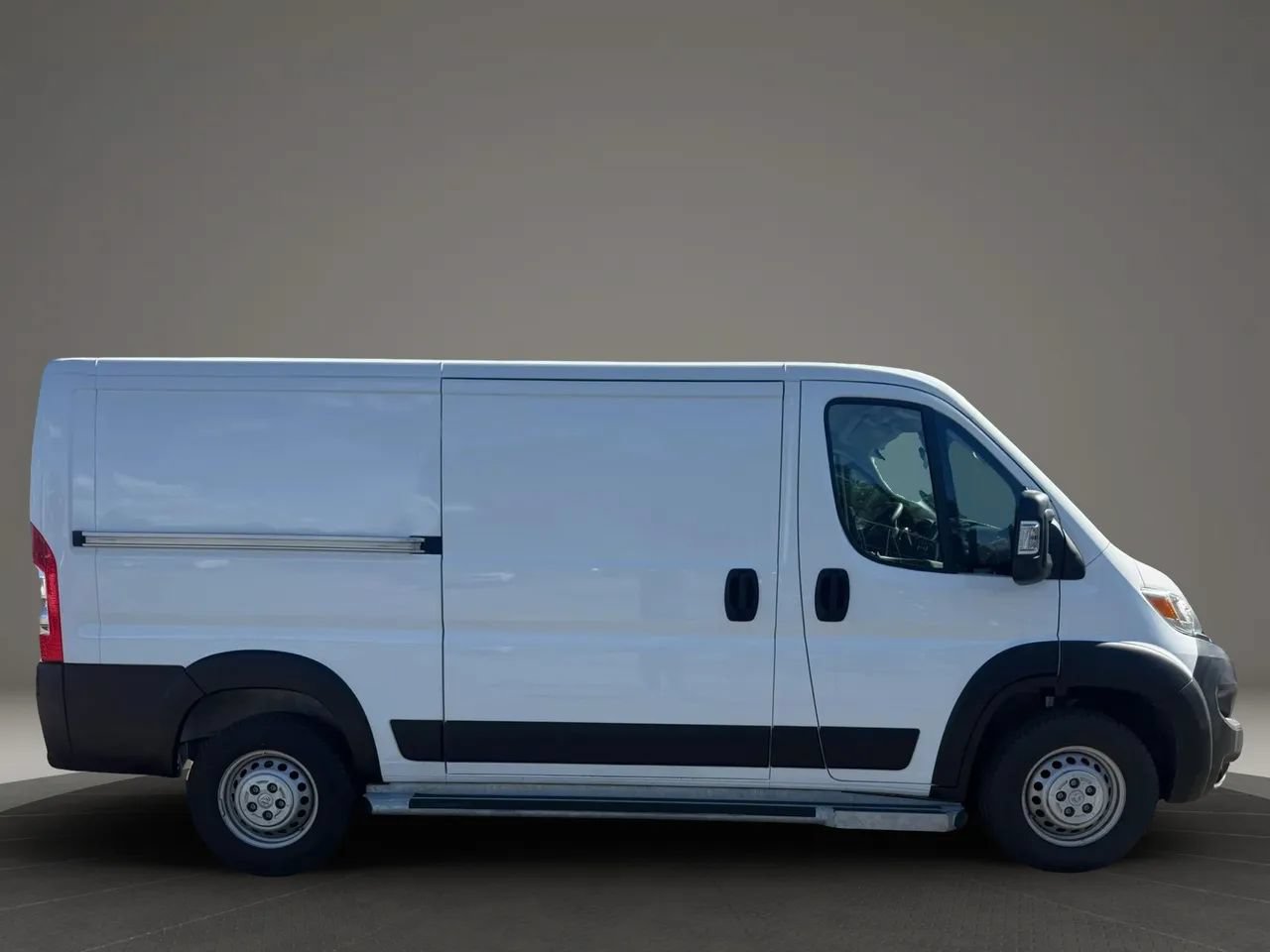 Used 2025 RAM ProMaster 2500 w/ U-Haul Equipment Group FWD image 4