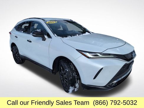 Used 2023 Toyota Venza Nightshade image 9