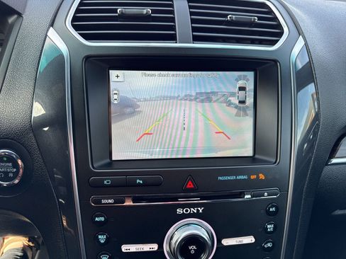 Used 2018 Ford Explorer Limited image 17