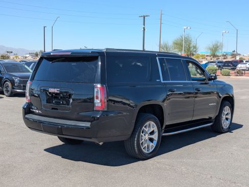 Used 2019 GMC Yukon XL SLT image 5