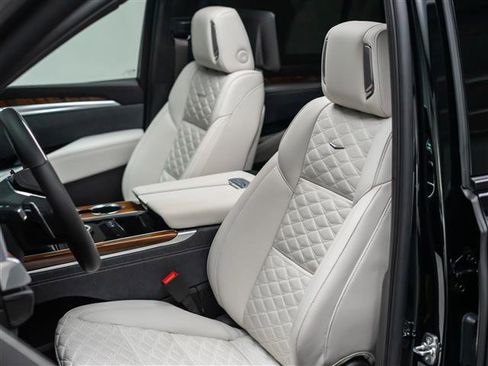 Used 2025 Cadillac Escalade Sport Platinum AWD/4WD image 16