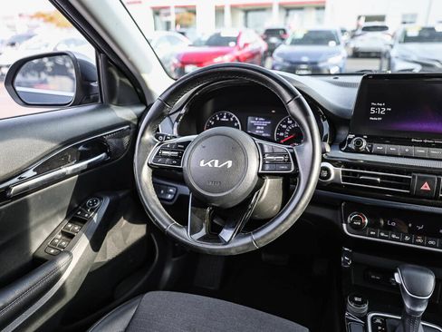 Used 2023 Kia Seltos S w/ Navigation Package FWD image 5