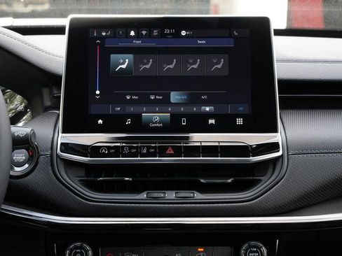 New 2026 Jeep Compass Latitude image 10