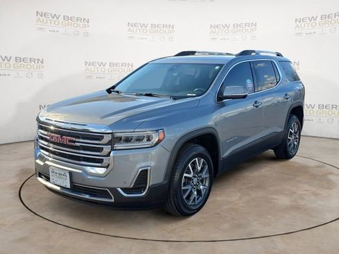 Used 2023 GMC Acadia SLE w/ Driver Convenience Package FWD image 1