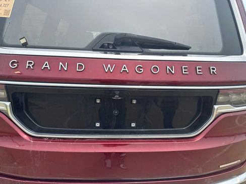 Used 2022 Jeep Grand Wagoneer Series III AWD/4WD image 7