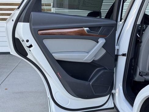 Used 2022 Audi Q5 2.0T Premium w/ Convenience Package image 25