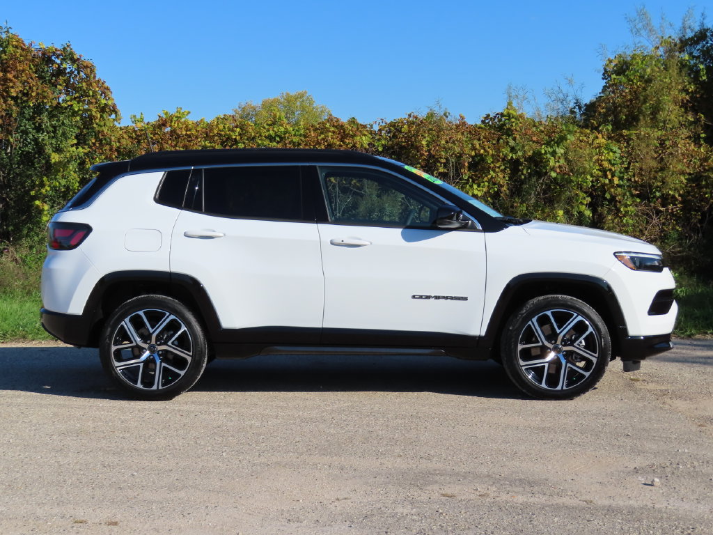 Used 2025 Jeep Compass Limited w/ Elite Group AWD/4WD image 2