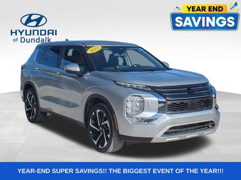 Used 2023 Mitsubishi Outlander SE image 3