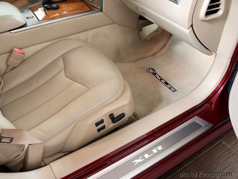Used 2007 Cadillac XLR image 29