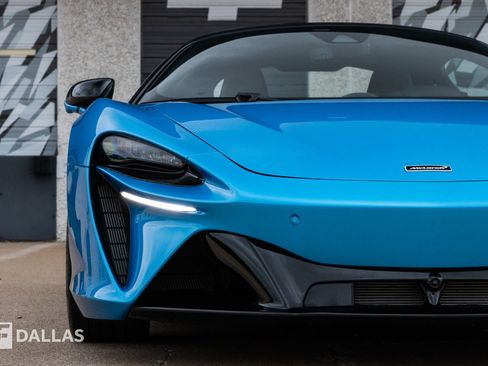 Used 2023 McLaren Artura image 4