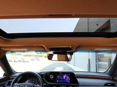 Certified 2025 Lexus ES 350 w/ Premium Package image 31