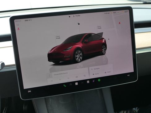 Used 2023 Tesla Model Y Long Range image 19