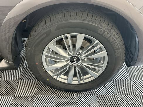 Used 2024 INFINITI QX80 Luxe image 11