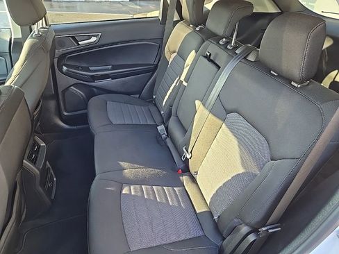 Used 2021 Ford Edge SE image 32