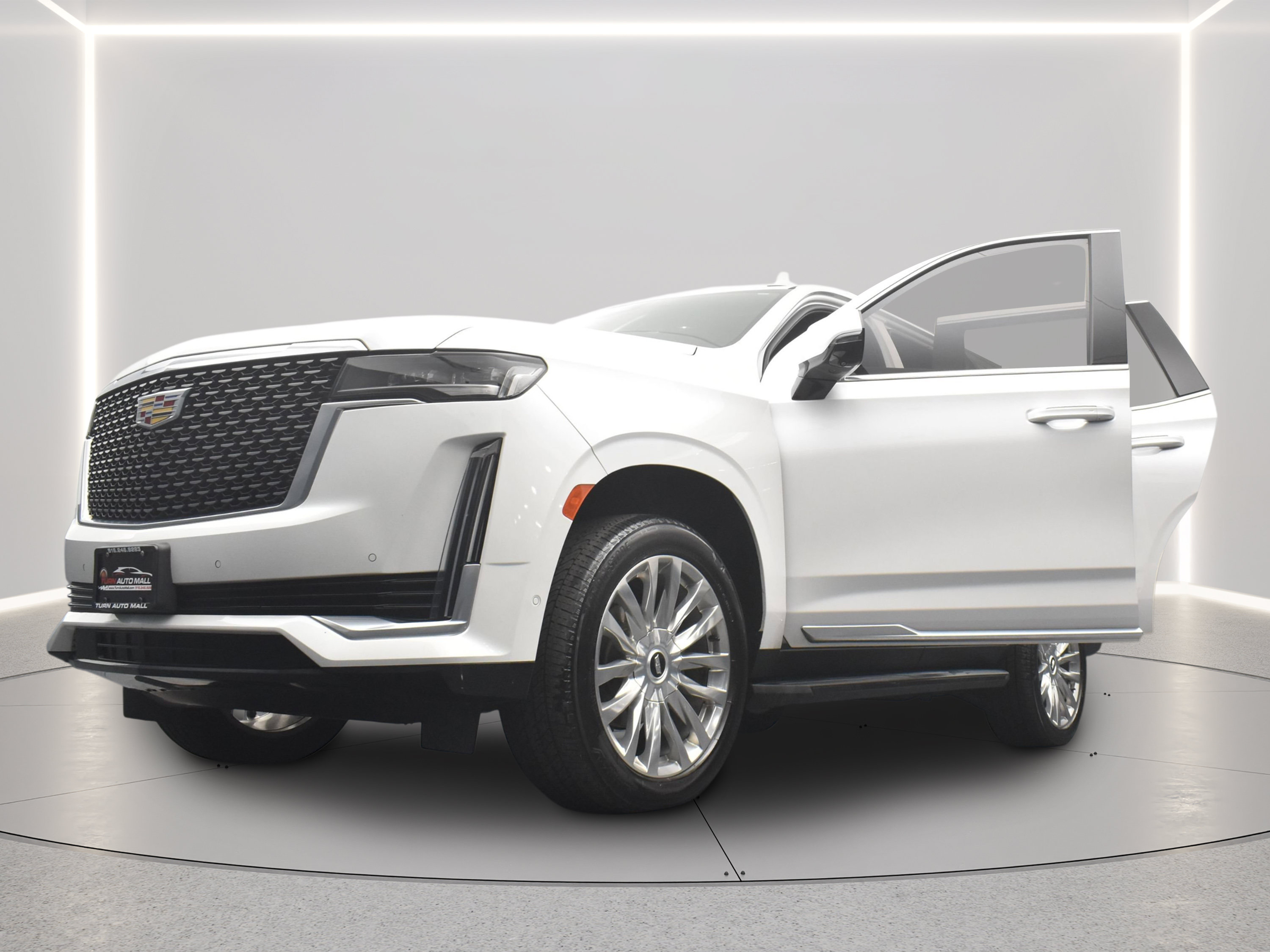 Used 2022 Cadillac Escalade Premium Luxury AWD/4WD image 2