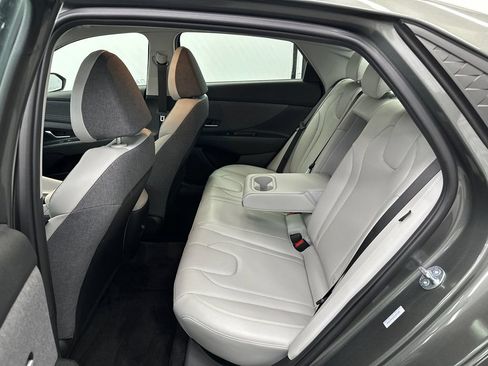 Used 2025 Hyundai Elantra Limited FWD image 20