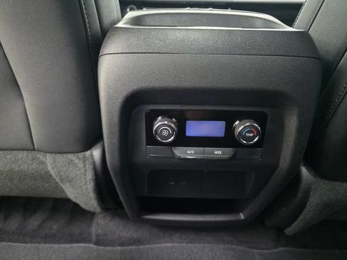 Used 2026 Chevrolet Traverse LT AWD/4WD image 16