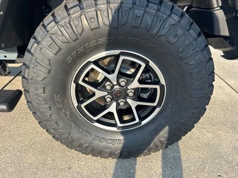 Used 2026 Jeep Wrangler Unlimited Rubicon w/ Safety Group AWD/4WD image 24