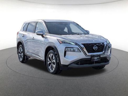 Used 2023 Nissan Rogue SV image 3