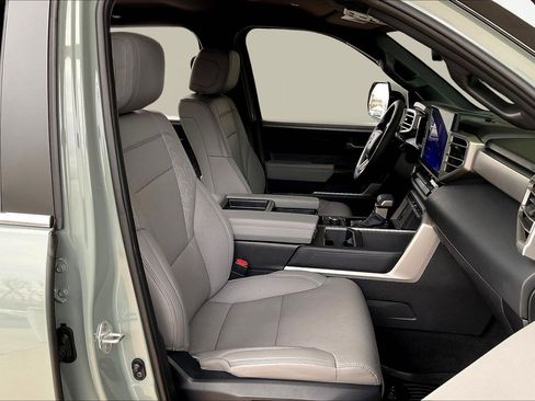 Used 2025 Toyota Tundra Limited image 31