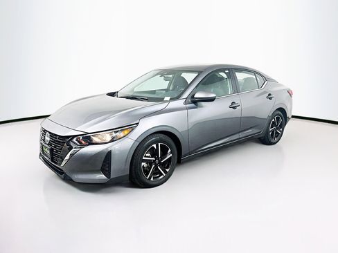 Used 2024 Nissan Sentra SV image 3