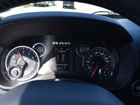 Used 2024 RAM 2500 Big Horn w/ Bed Utility Group image 18