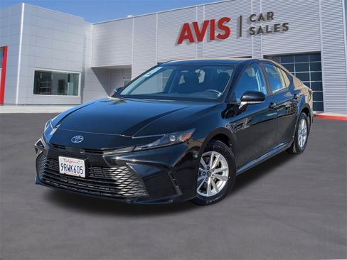 Used 2025 Toyota Camry LE image 1