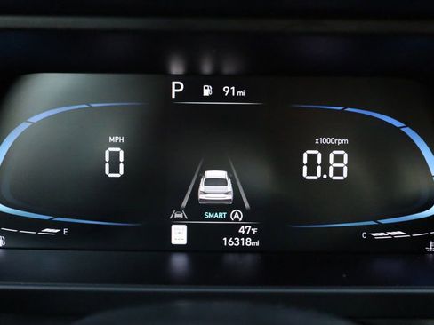 Used 2025 Hyundai Elantra SE w/ Cargo Package image 39