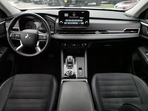 Used 2024 Mitsubishi Outlander SE AWD/4WD image 10