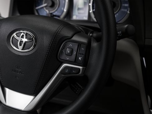 Used 2020 Toyota Sienna LE FWD image 46