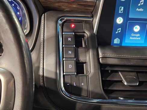 Used 2022 Chevrolet Tahoe Z71 w/ Luxury Package AWD/4WD image 29