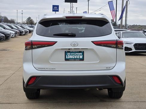 Used 2023 Toyota Highlander XLE image 4