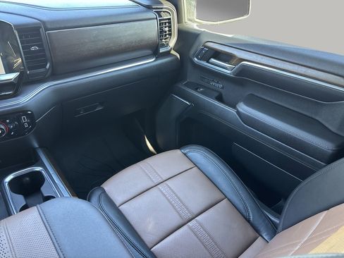 Used 2024 Chevrolet Silverado 1500 High Country w/ High Country Premium Package image 15