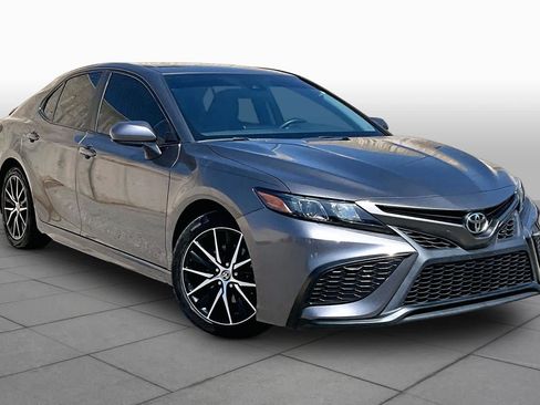 Used 2021 Toyota Camry SE FWD image 3