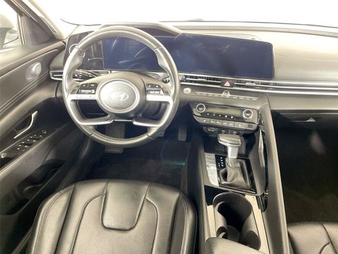 Used 2024 Hyundai Elantra Limited FWD image 2