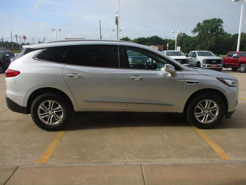 Used 2020 Buick Enclave Essence FWD image 10