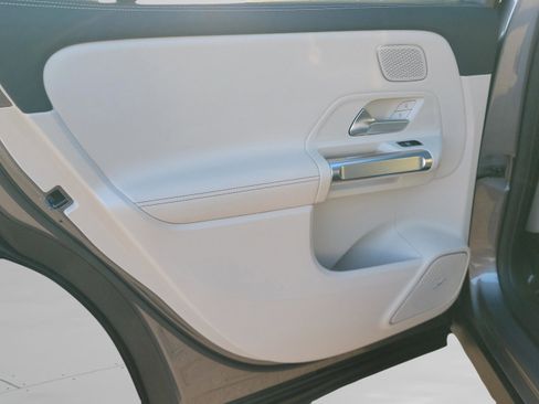 Used 2021 Mercedes-Benz GLB 250 image 12