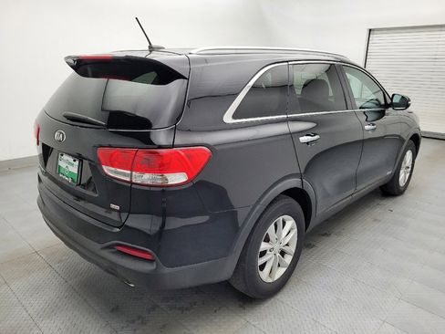 Used 2017 Kia Sorento LX image 9