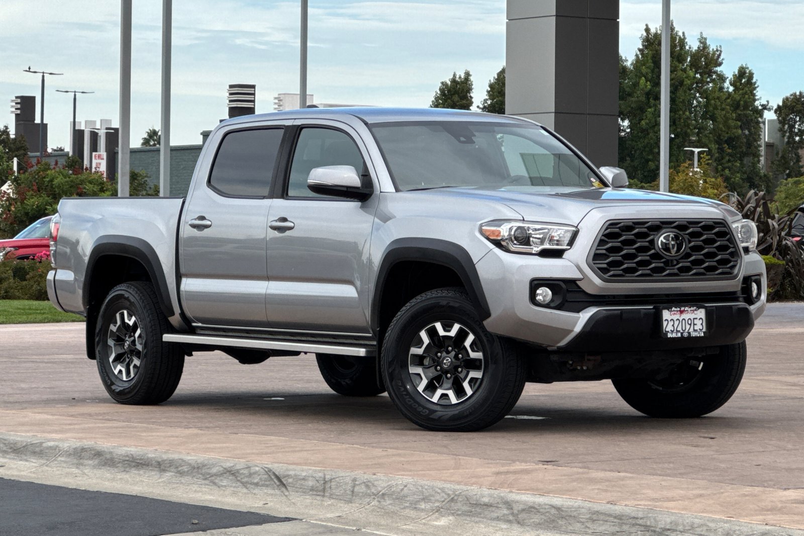 Certified 2021 Toyota Tacoma TRD Off-Road w/ Technology Package AWD/4WD image 2