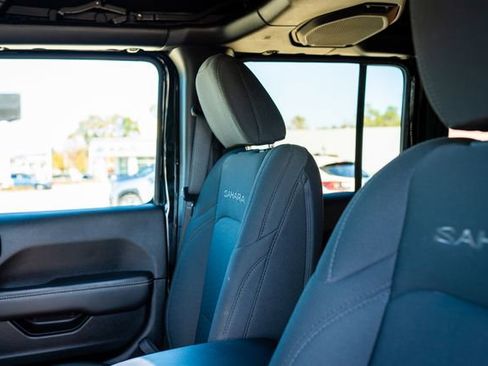 Used 2020 Jeep Wrangler Unlimited Sahara image 29