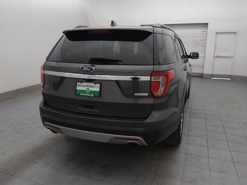 Used 2017 Ford Explorer XLT image 7